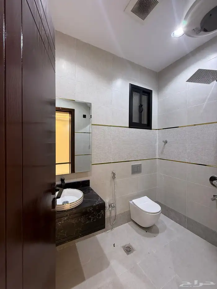 للبيع ارواف علويه 9 غرف وشقق ارضيه ببايكة سيارة درة الموسي 17