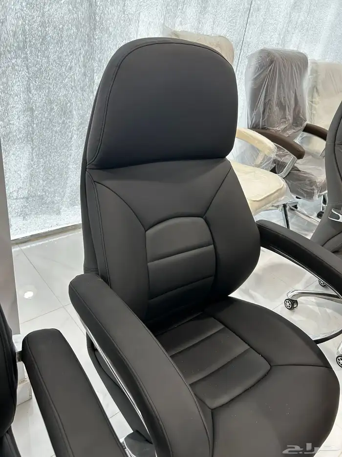 طاولة مكتب مع كراسي بسعر مخفض  الألوان متاحةlable 20