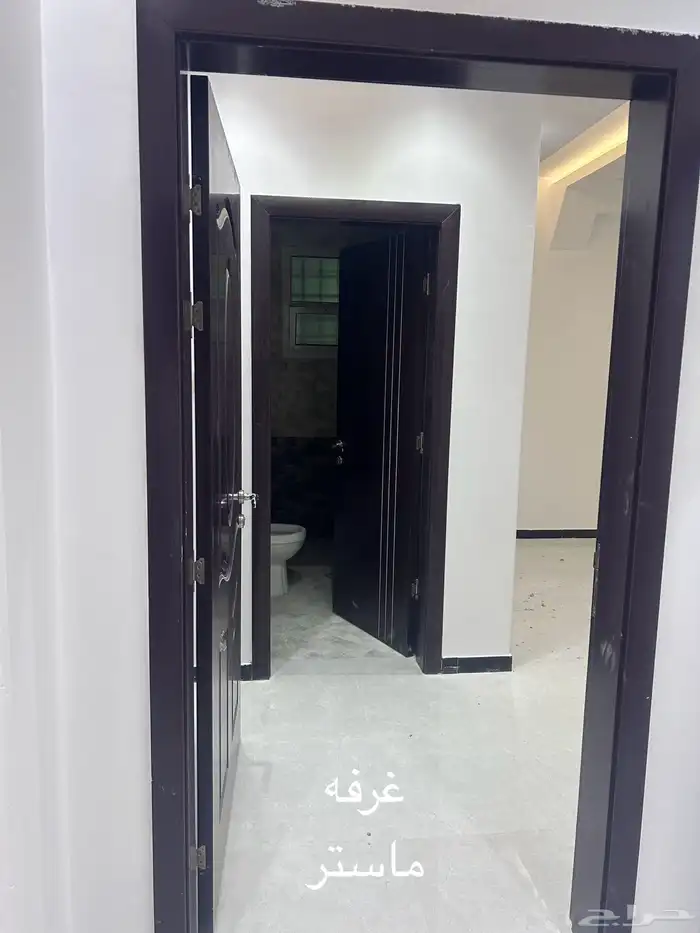 شقه في عماره حي لبن ثلاث غرف وصاله ومطبخ ودورتين مياه 6