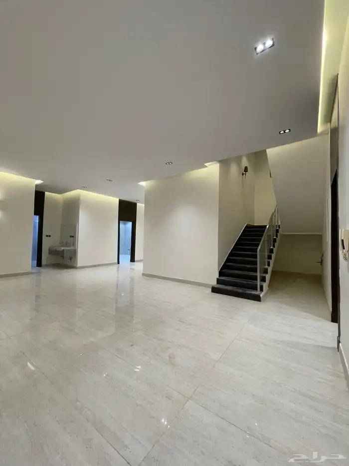 للبيع فيلا درج داخلي وشقتين مساحة 312م واحة الرحال 11