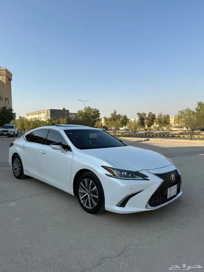 لكزس ES 300h 2021 2