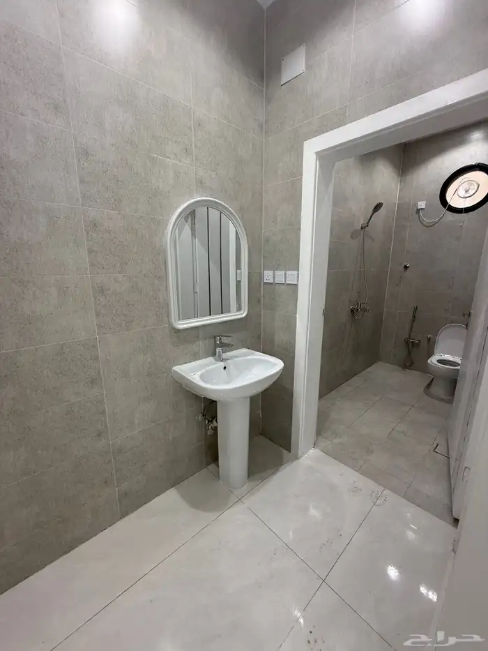 للبيع فيلا علي شارعين زاويه أرض كامله أحد رفيده حي الروان 26