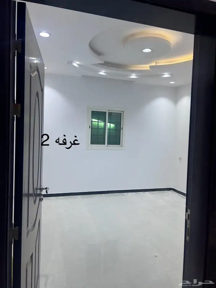 شقه في عماره حي لبن ثلاث غرف وصاله ومطبخ ودورتين مياه 8