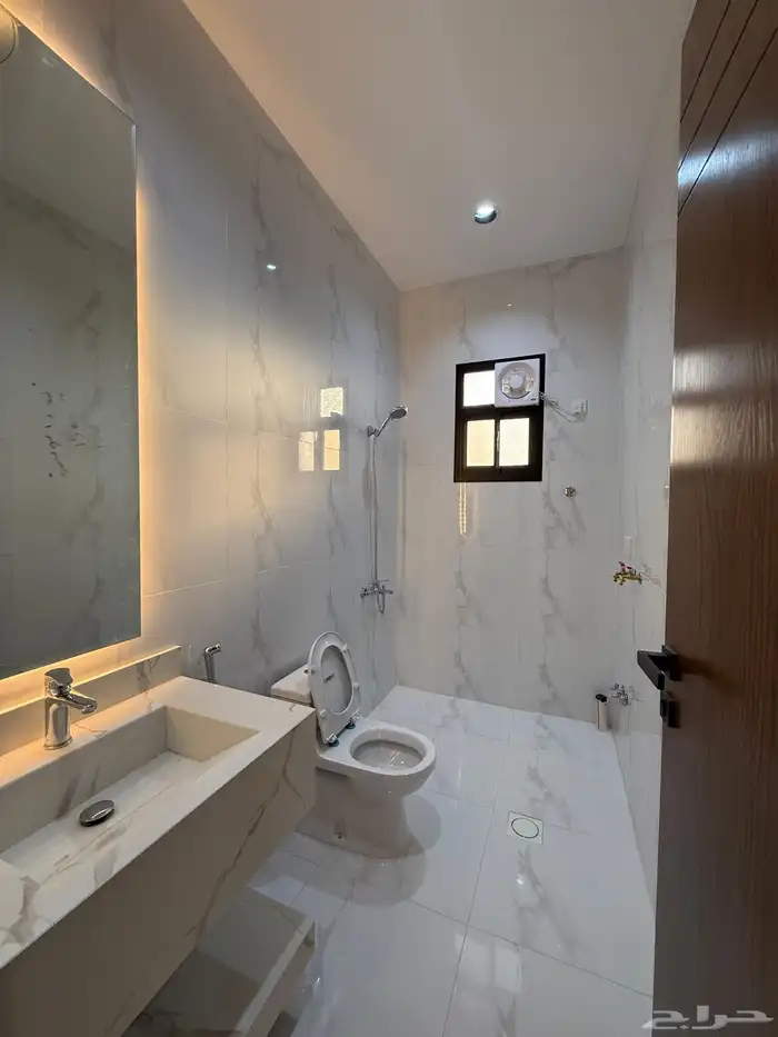 للبيع ارواف علويه وشقق ارضيه ببايكة سيارة ف شمال الخميس 38