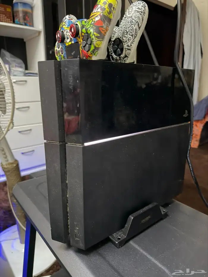 سوني 4 عادي معاه استاند يدعم شحن اليدين   دراعين   8 اشرطه 8