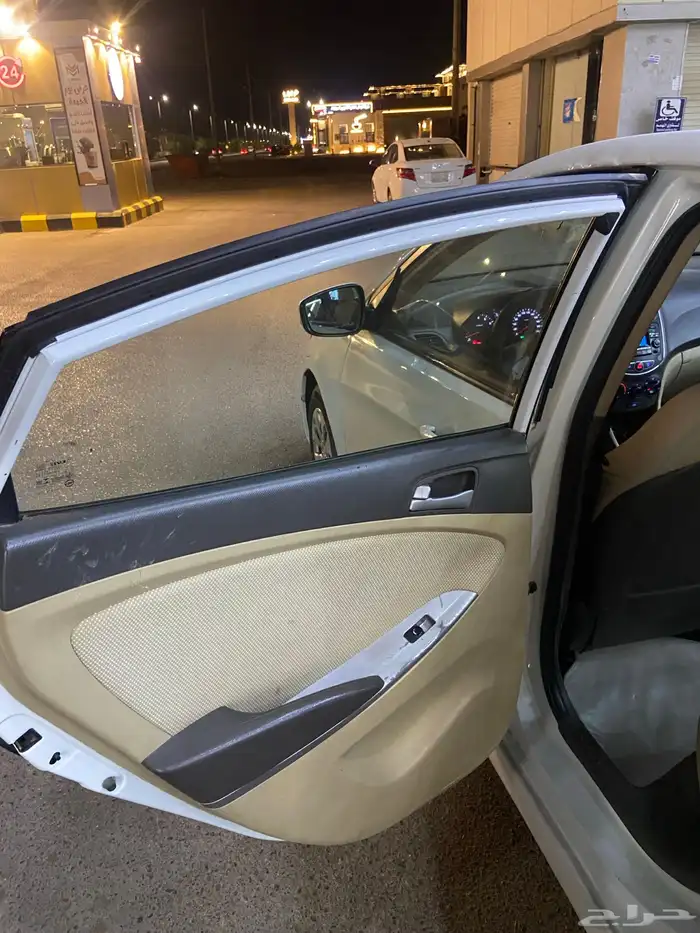 اكسنت 2015 ابيض للبيع 6