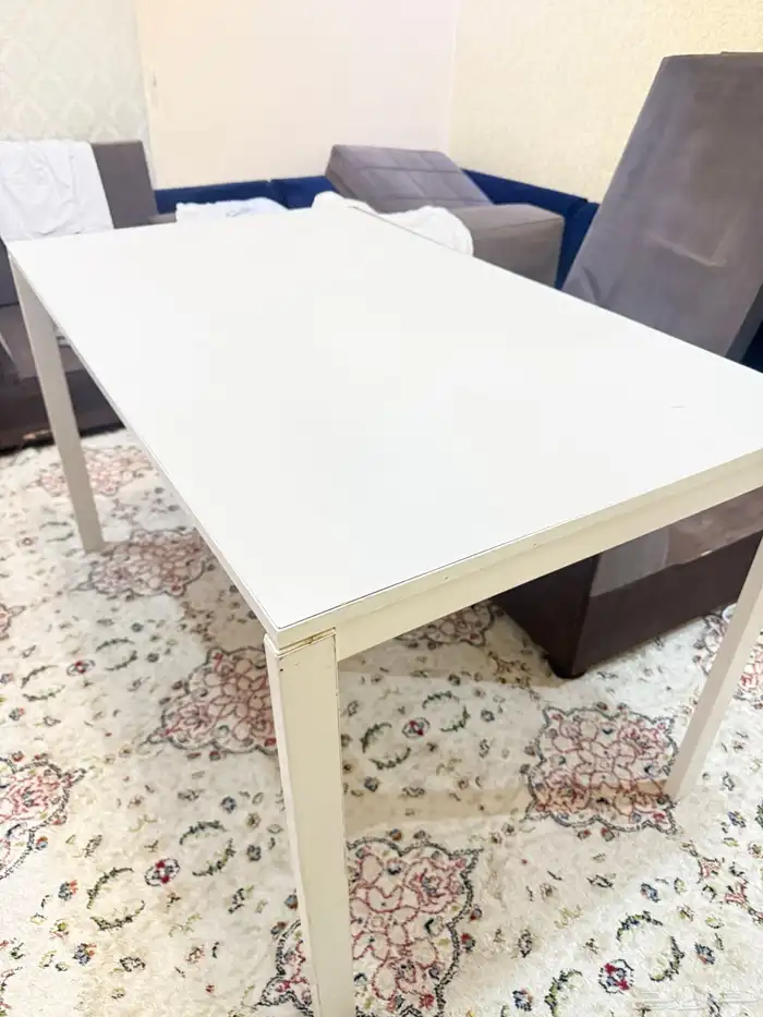 طاولة طعام ايكيا و 4 كراسي 0