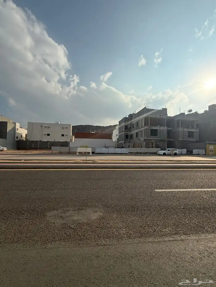 للبيع ارض تجارية في مخطط السلام م623 شارع35م شمالي 11