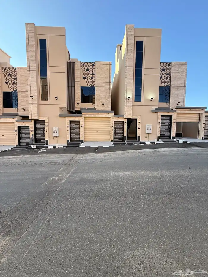 للبيع ارواف علويه 9 غرف وشقق ارضيه ببايكة سيارة درة الموسي 0