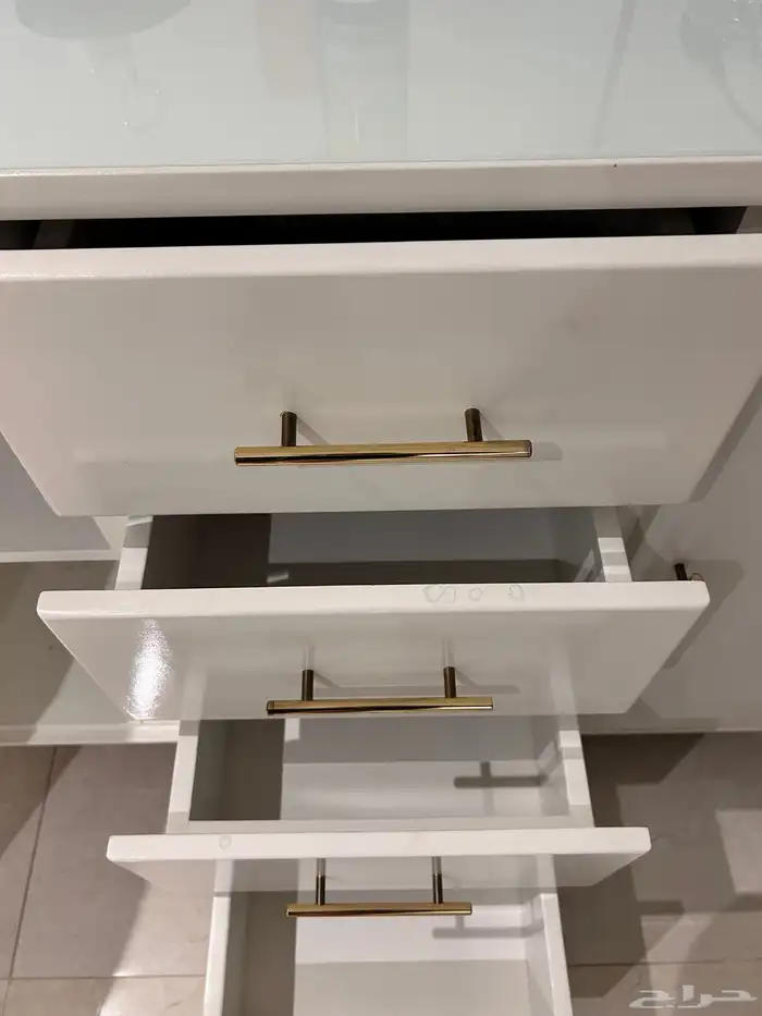 معروض للبيع   بوفيه أبيض راق  (البيع لأعلى سوم   بدون توصيل) 3