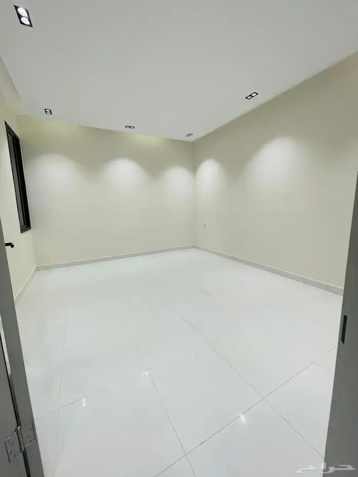 للبيع شقق تمليك علوي مع سطح مصعد راكب حي المعارض السعر 520 13