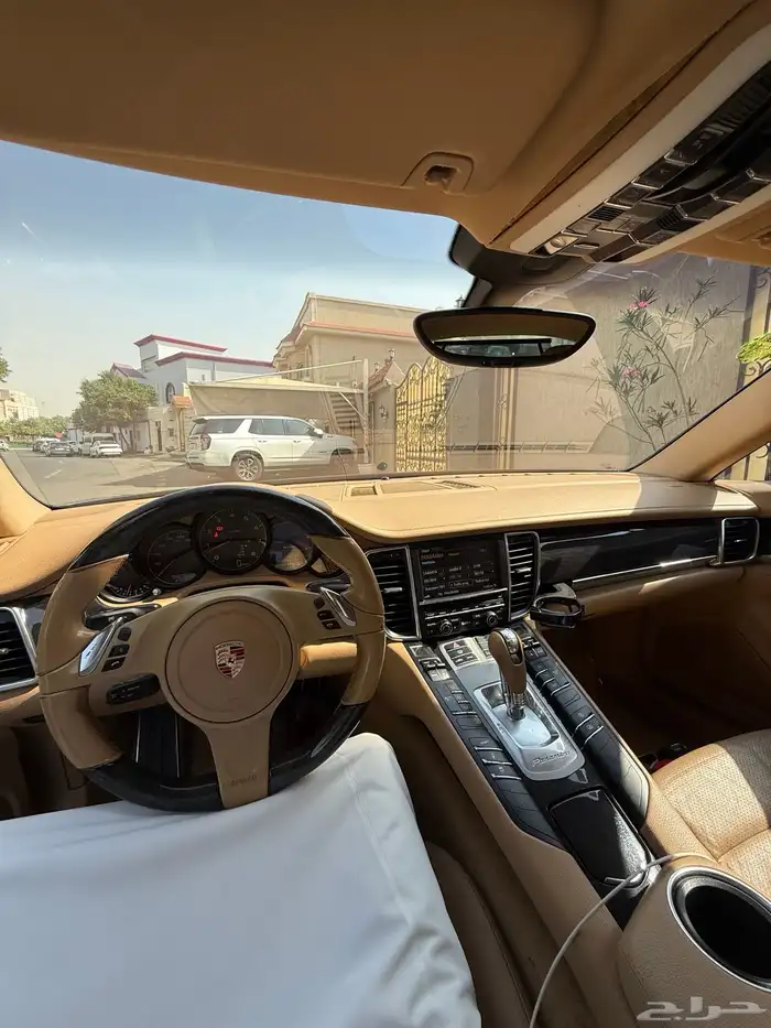 بورش باناميرا 8