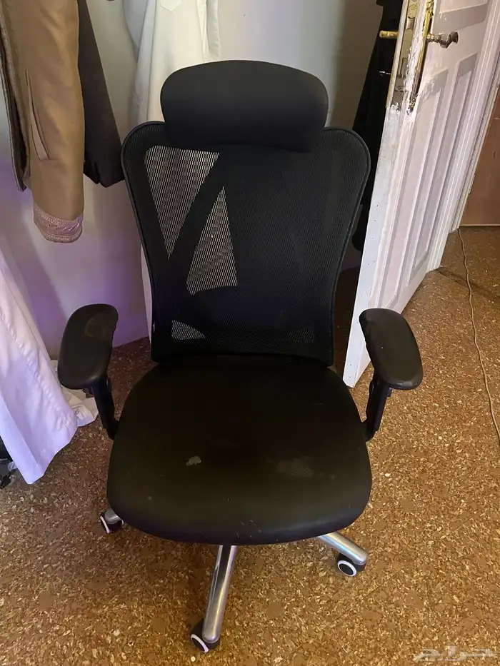 كرسي متحرك ودوار حاله ممتاز بس اليد خرب على السوم بدون بخس 3