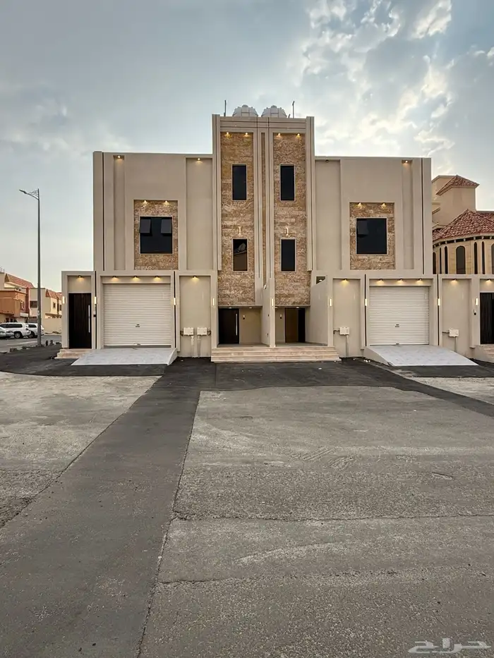 للبيع روف علوي بملحق تشطيب VIP ف احد رفيده وسط الخدمات 1