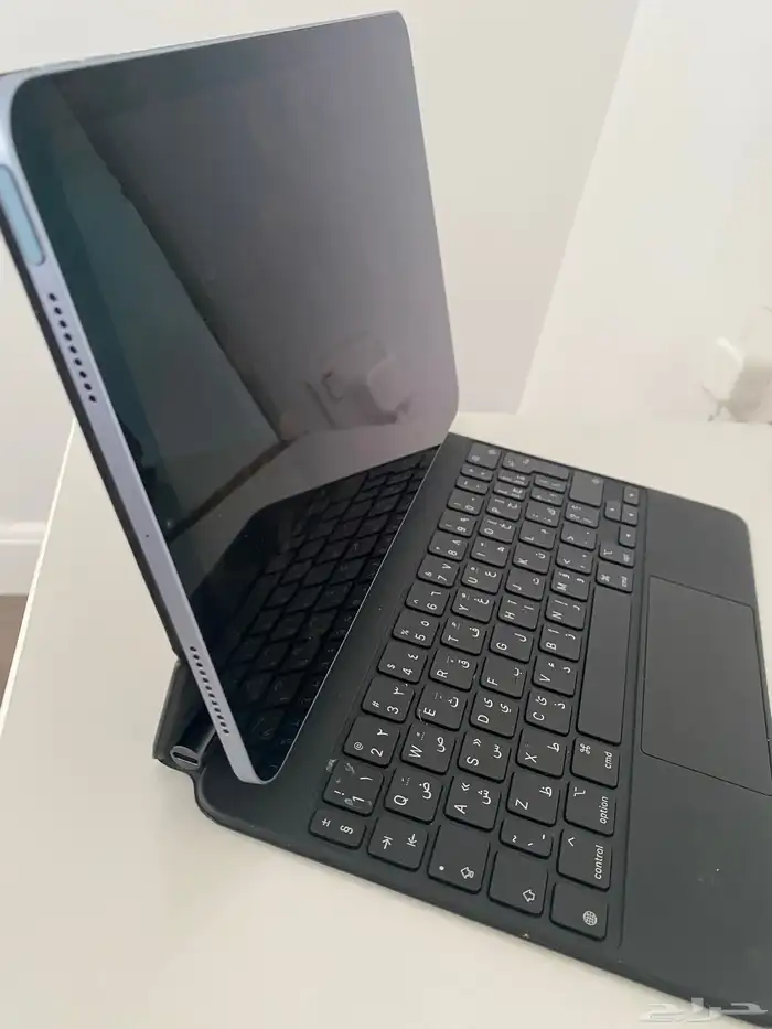 ابل ايباد اير الجيل الرابع 64GB مع كيبورد ابل برو 11 بوصة 7