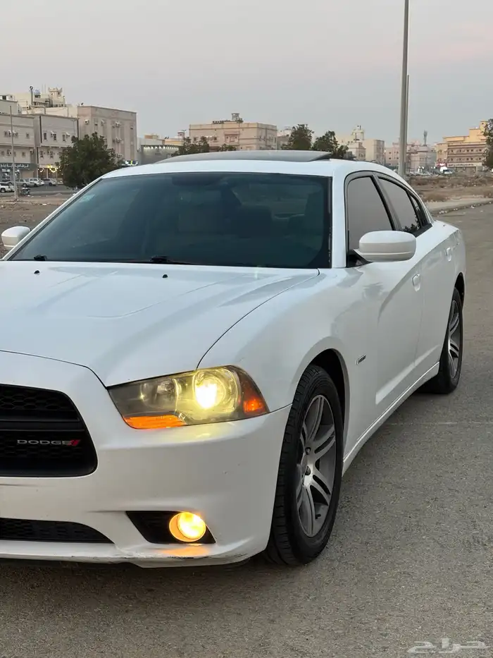 للبيع تشارجر 2014 فل هاوس V8 ابيض لؤلؤي مالك اول 5