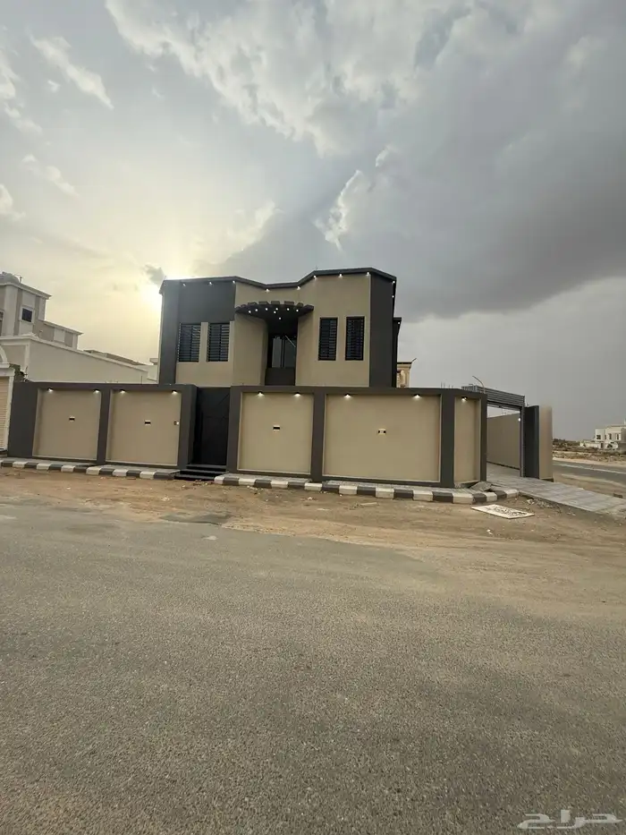 للبيع فيلا علي شارعين زاويه أرض كامله أحد رفيده حي الروان 0