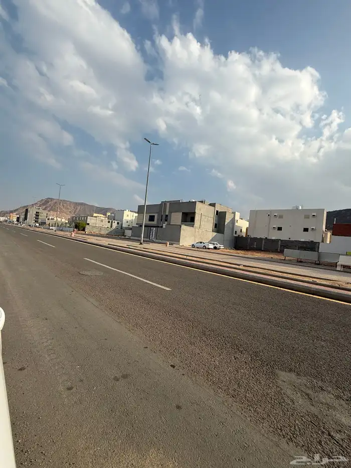 للبيع ارض تجارية في مخطط السلام م623 شارع35م شمالي 5