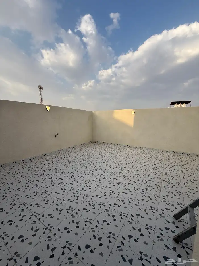 للبيع روف علوي بملحق تشطيب VIP ف احد رفيده وسط الخدمات 25