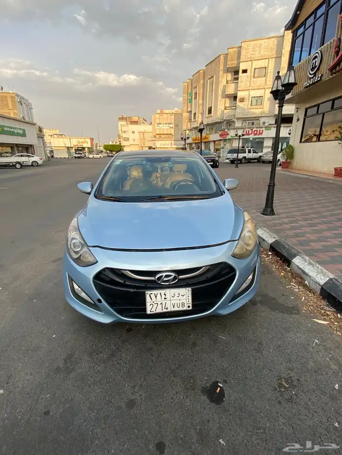 سياره اي ثري سيدان 2013 1