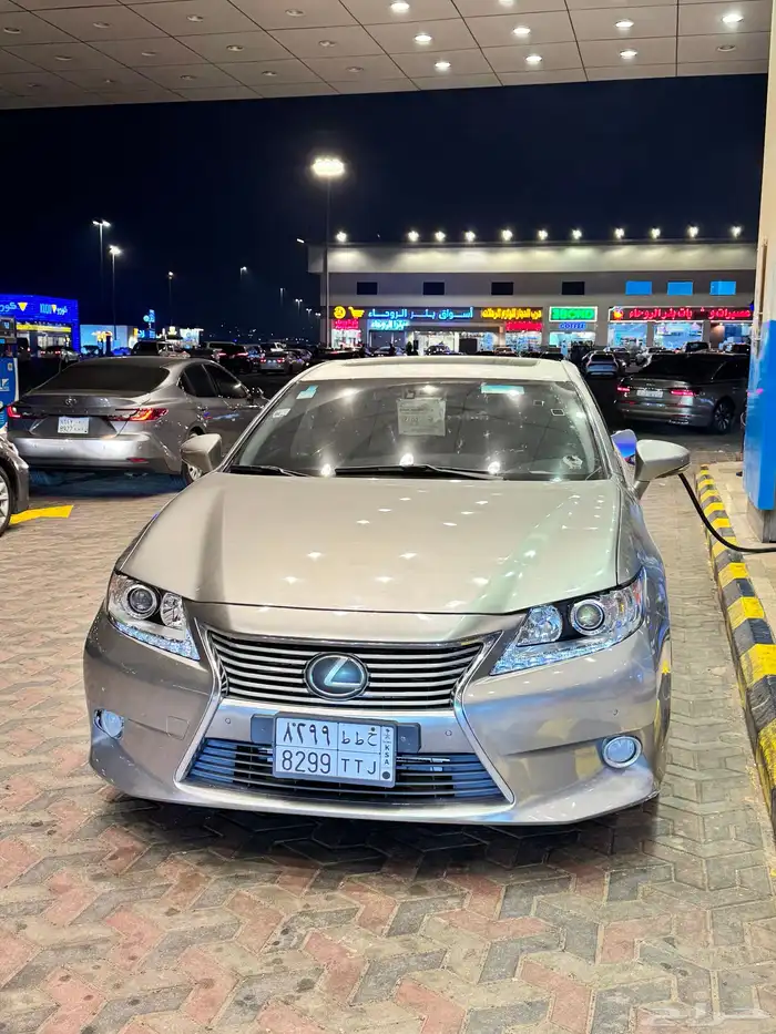 للبيع لكزس es2015 9