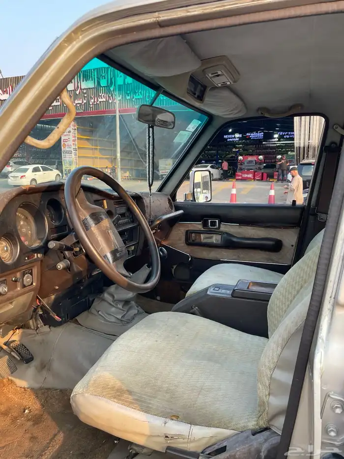 جيب لاندكروزر 6