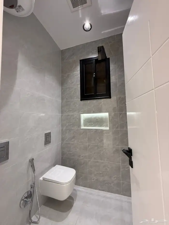 للبيع شقة علوي نظام دور بسطح خاص خلف ساكو طريق أبها الخميس 19