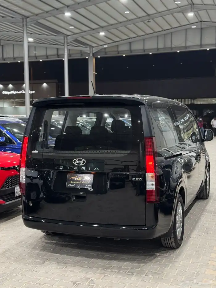 هيونداي ستاريا موديل 2023 استاندر - عداد 100 الف كيلو 4