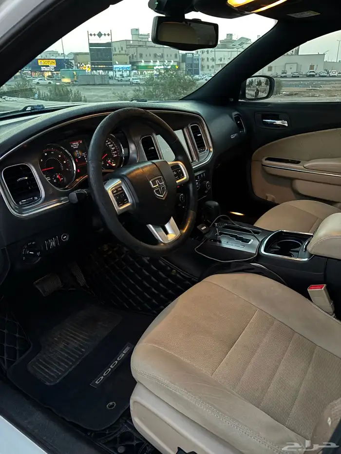 للبيع تشارجر 2014 فل هاوس V8 ابيض لؤلؤي مالك اول 24