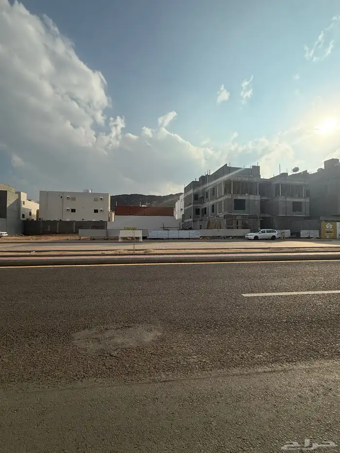 للبيع ارض تجارية في مخطط السلام م623 شارع35م شمالي 21