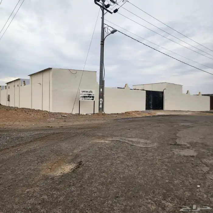 مستودع و سكن للعمال 0