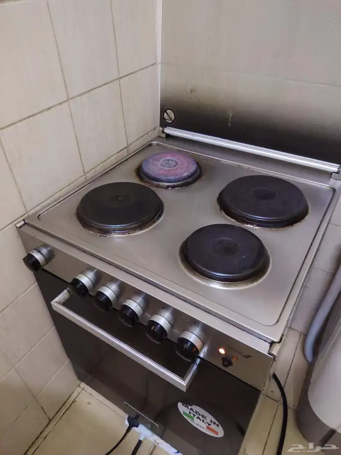 غرفة نوم شبه جديدة مع كنب وبتغاز كهربائي 2