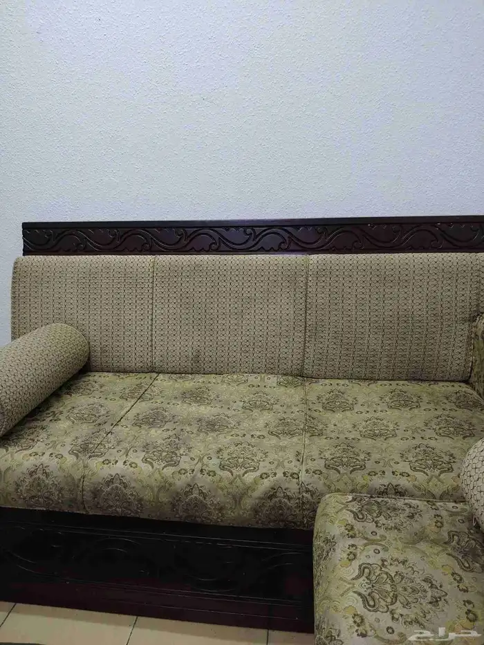 غرفة نوم شبه جديدة مع كنب وبتغاز كهربائي 1