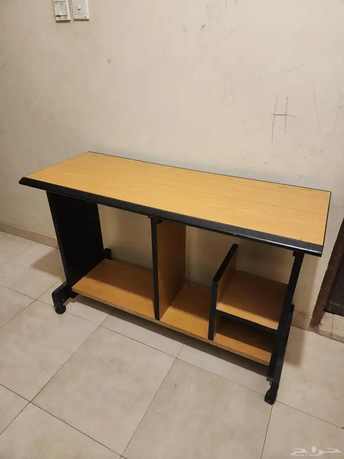 طاولة كمبيوتر 0