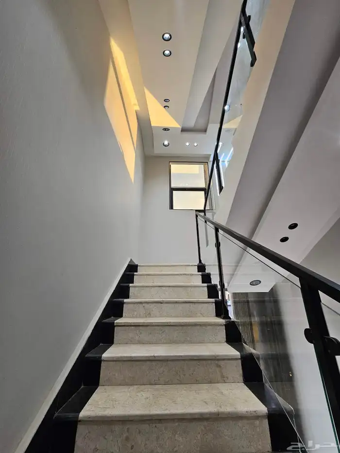 شقق علويه ب الموسي بجانب المدارس وجميع الخدمات 1