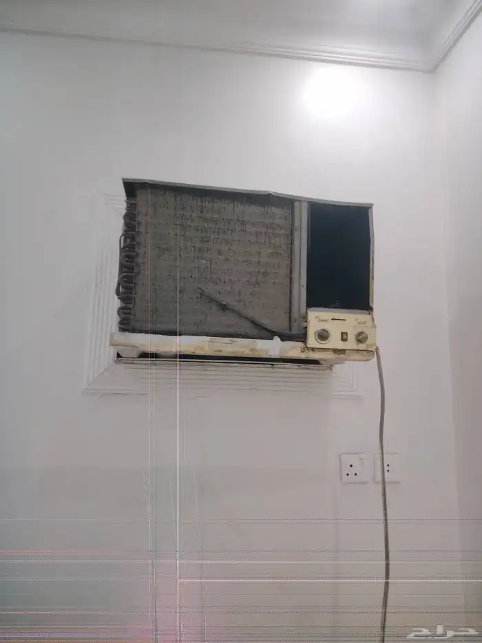 ثلاثه مكيفات وثلاج ومطبخ وبتقاز وربعه كراسي خشب نفر واحد 6