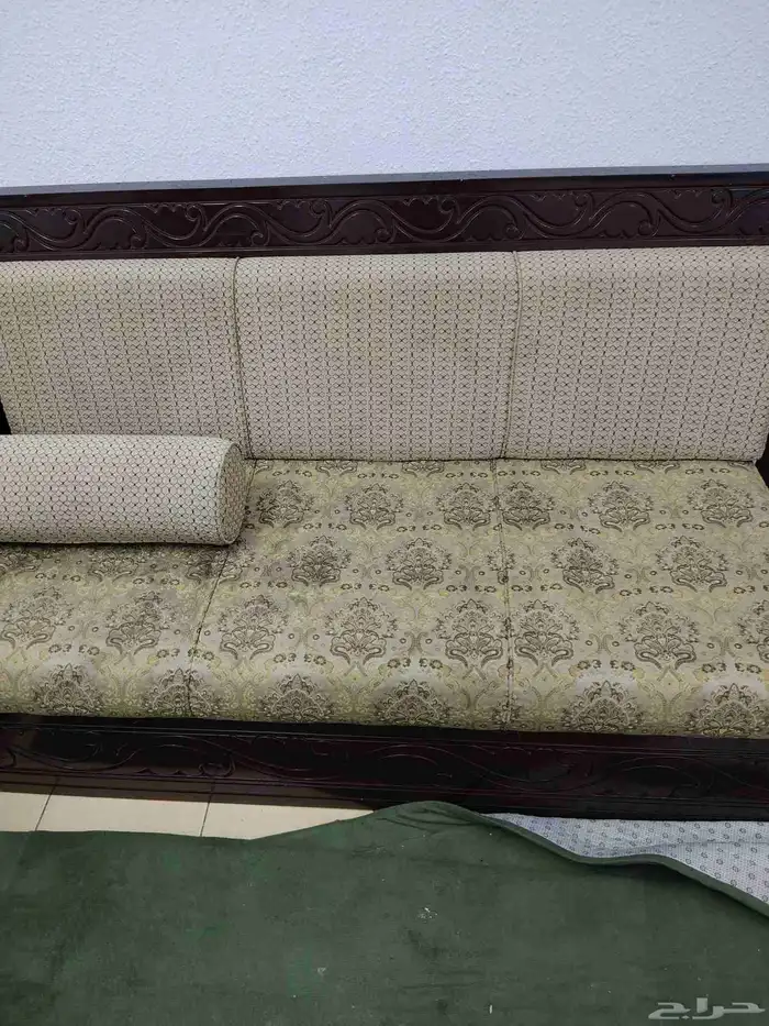 غرفة نوم شبه جديدة مع كنب وبتغاز كهربائي 0