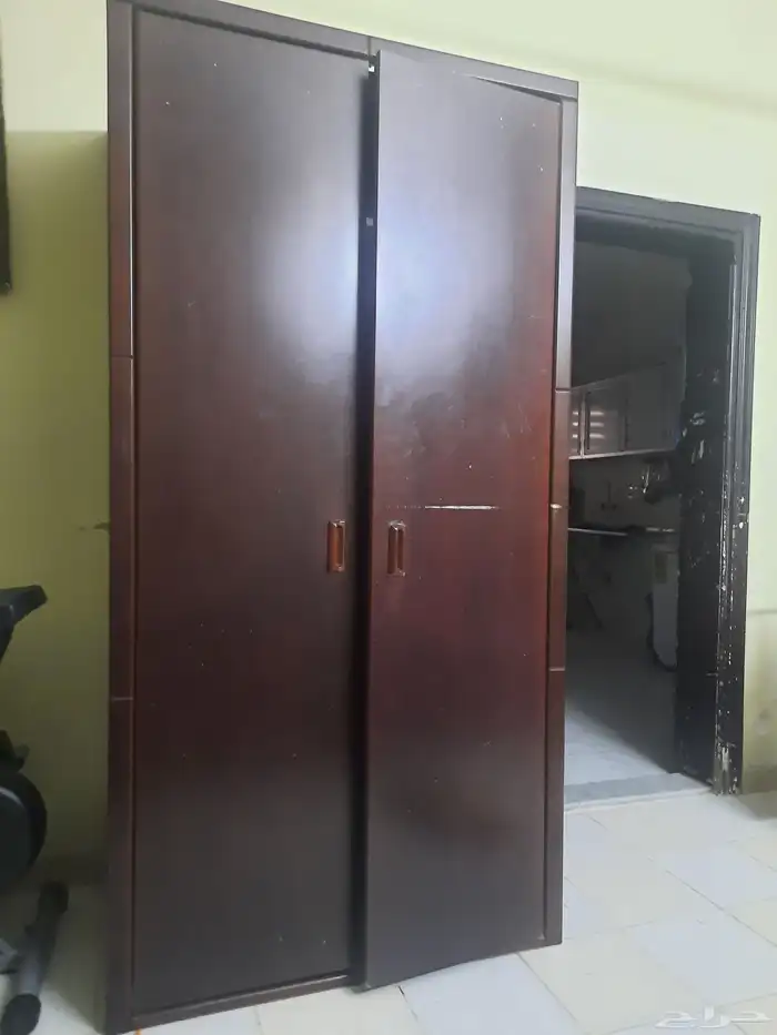 اغراض للبيع دولاب 100 كرسي سيارة 50ريال سرير جلد بدون مرتبه 1