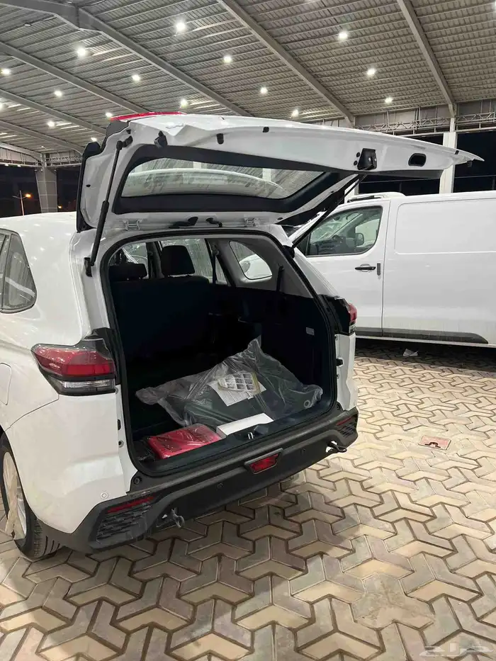 تويوتا انوفا GL 2.0 بنزين 2026 كاش وتقسيط 4