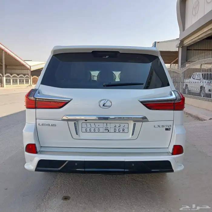 جيب لكزس LX570 S موديل 2016 سعودى - ممشى قليل 32