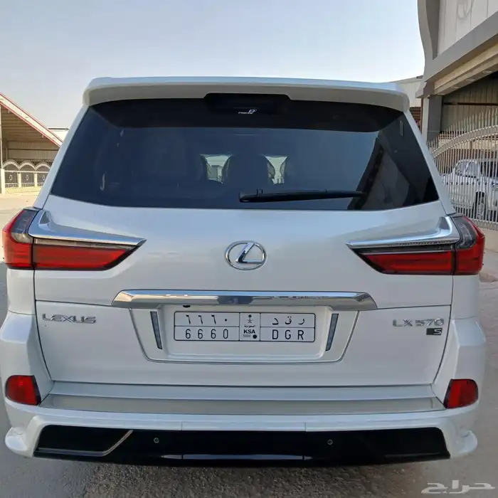 جيب لكزس LX570 S موديل 2016 سعودى - ممشى قليل 31