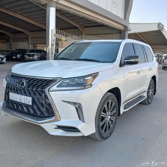 جيب لكزس LX570 S موديل 2016 سعودى - ممشى قليل 1