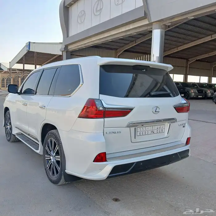 جيب لكزس LX570 S موديل 2016 سعودى - ممشى قليل 29