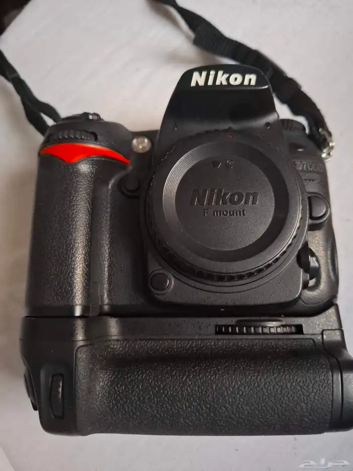 كاميرا نيكون d 7000مع لينس 18 105مع فلاش نيكون TT680n 6