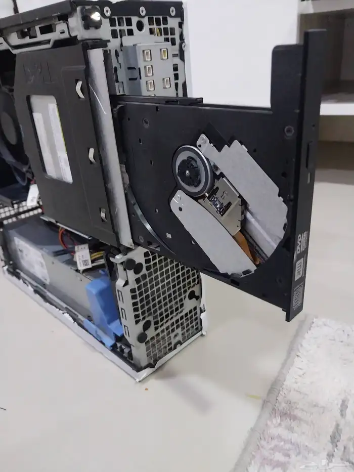 سلام عليكم ... جهاز حاسب شغال اموره زينه ونضيف جدا من شركة D 3