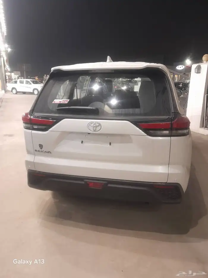 تويوتا اينوفا ابيض موديل 2026 بنزين 3