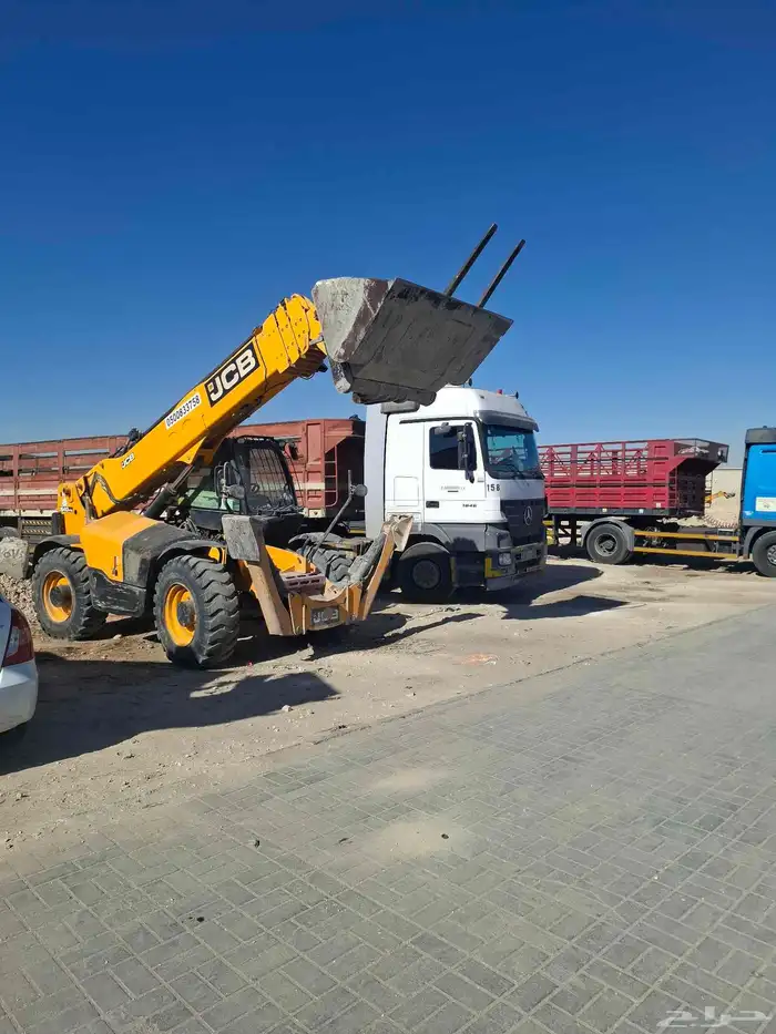 تأجير رافعات شوكية وكرينات وبوبكات 2