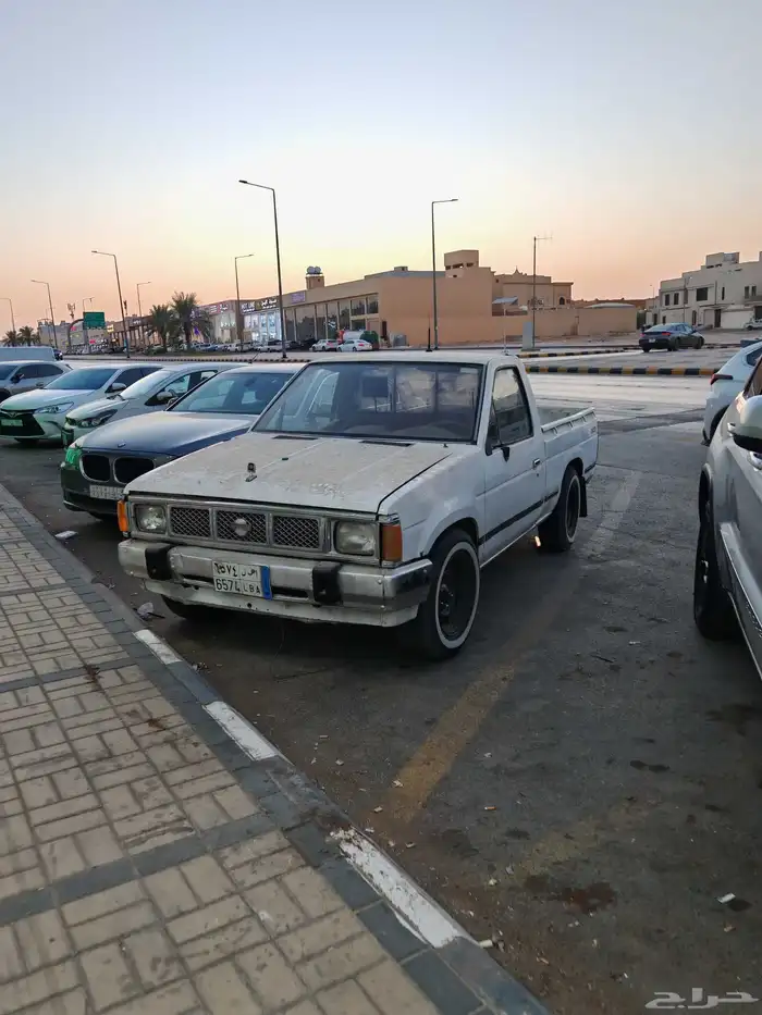 ددسن غماره 1986 مرشوش نضيف محركاته سليمه استماره منتهيه سنه 0