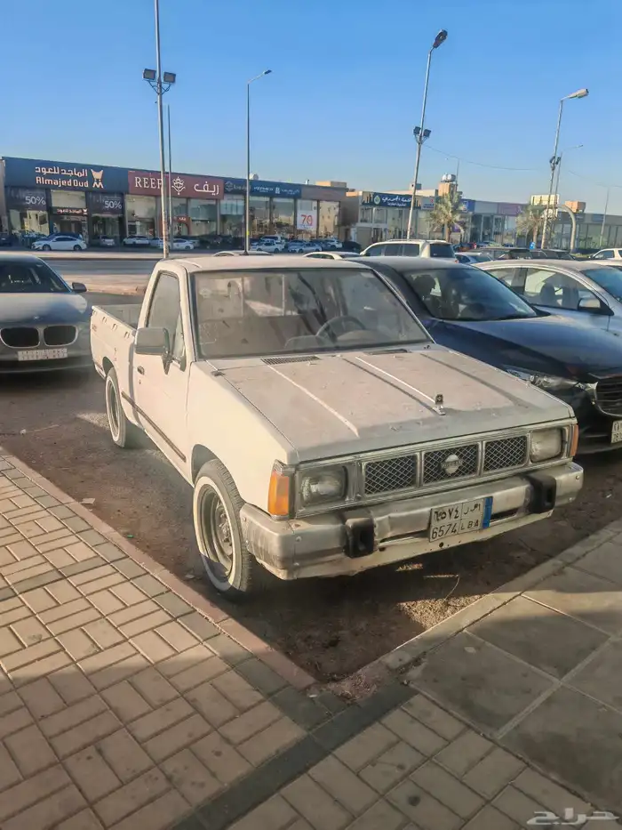 ددسن غماره 1986 مرشوش نضيف محركاته سليمه استماره منتهيه سنه 5