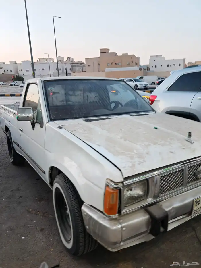 ددسن غماره 1986 مرشوش نضيف محركاته سليمه استماره منتهيه سنه 1